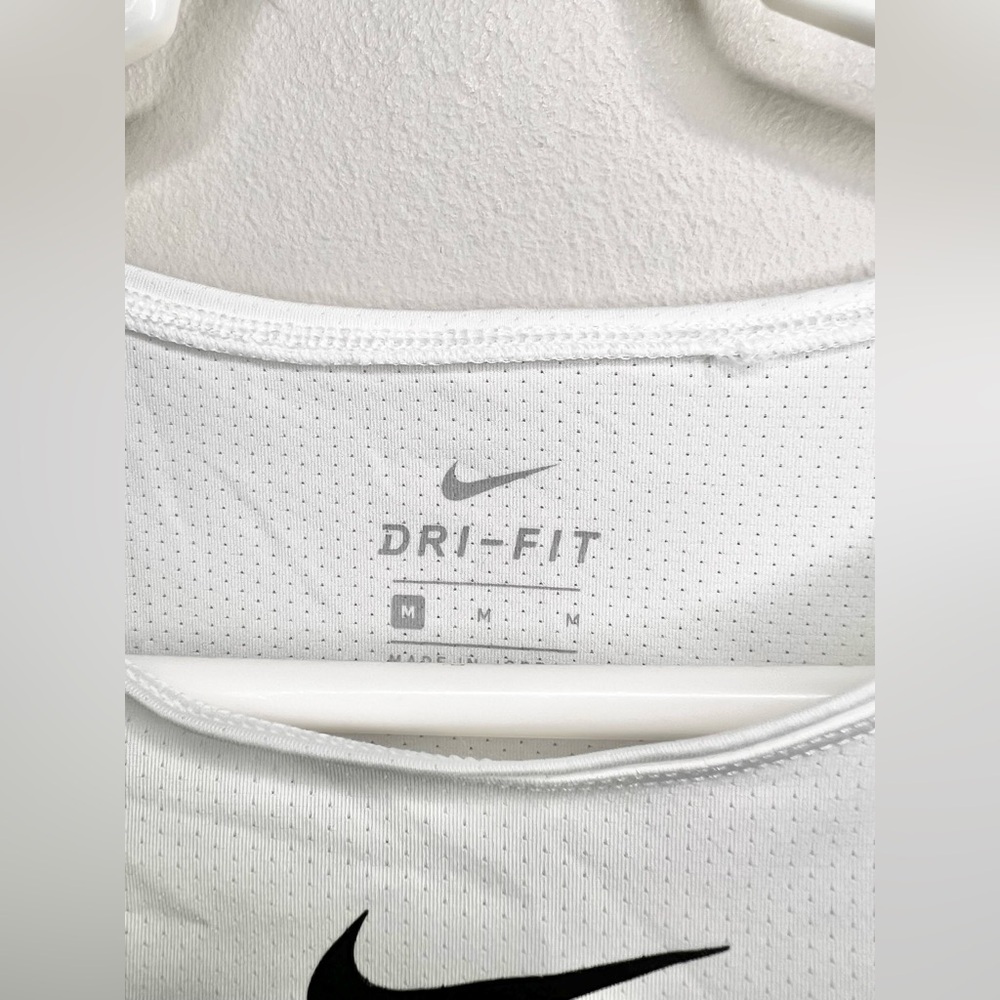 NWT Nike Dri-Fit Pro Mesh Training Top Short Sleeve Shirt White Size Medium - Picture 3 of 5